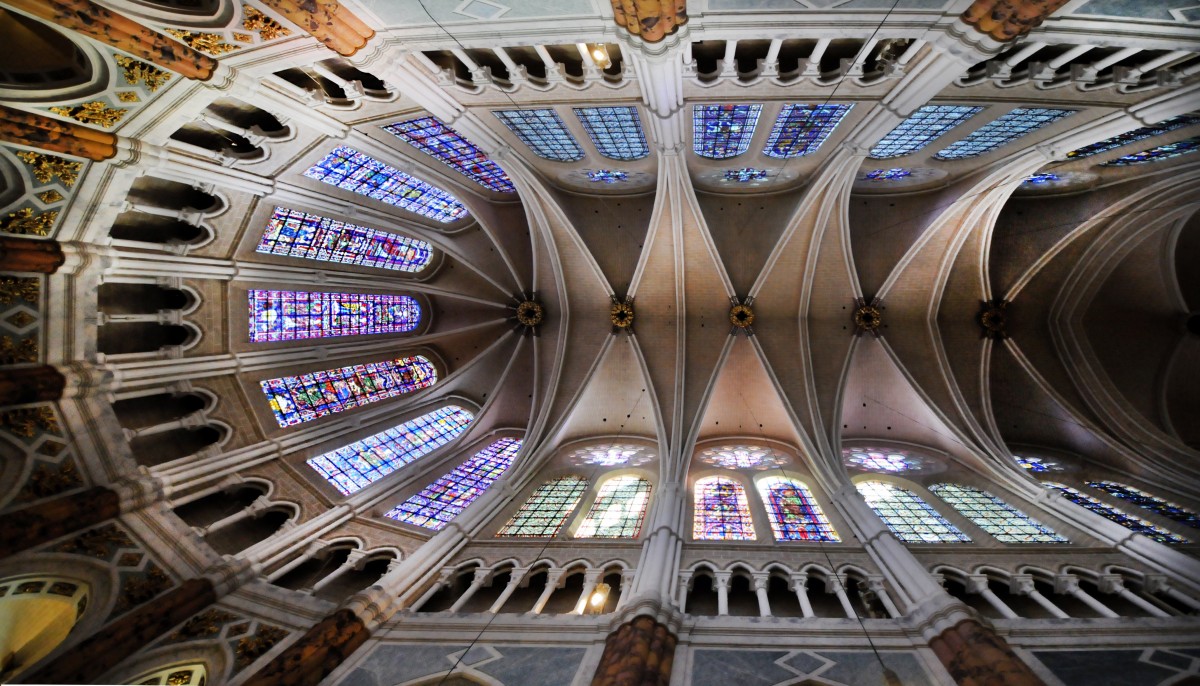Intérieur de la Cathédrale de Chartres. Source : https://pxhere.com/fr/photo/900961